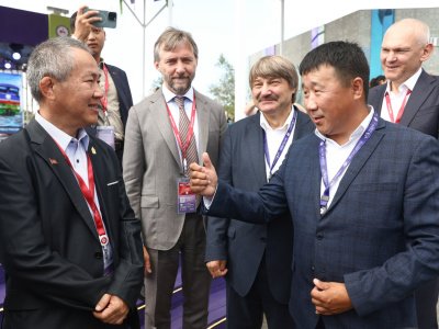 Спортсмены из России, Замбии, Монголии и Сирии победили на турнире по мас-рестлингу на ВЭФ-2025  