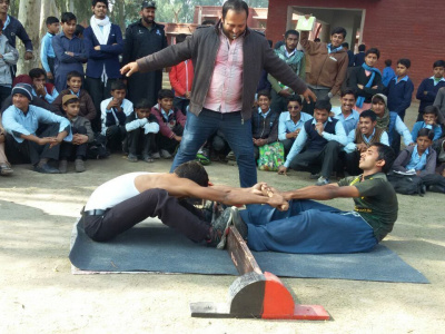 Mas-wrestling is becoming more popular in Pakistan. Photo