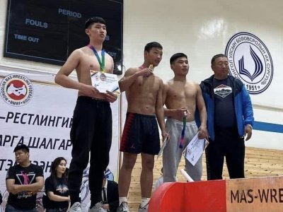 Yakutian diamond was played at the Mongolian Mas-wrestling Championship