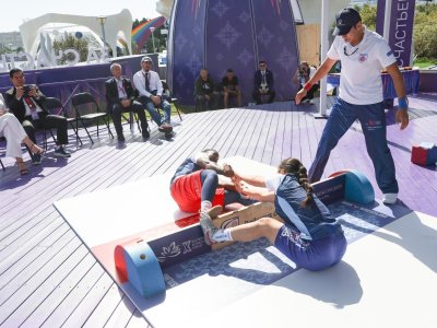 Спортсмены из России, Замбии, Монголии и Сирии победили на турнире по мас-рестлингу на ВЭФ-2025  