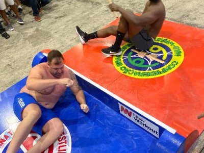 The Arnold South America continental tournament in Sao Paulo brought together mas-wrestlers from six countries of the world