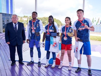 International mas-wrestling teams clash again on Russky Island 