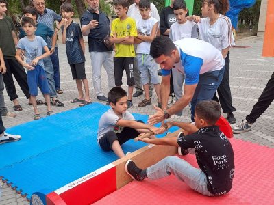 В Азербайджане продолжается работа с населением по знакомству с мас-рестлингом