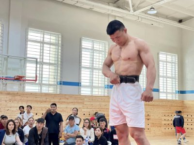 Yakutian diamond was played at the Mongolian Mas-wrestling Championship