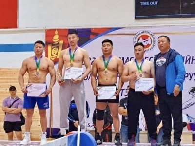 На Чемпионате Монголии по мас-рестлингу разыгран якутский бриллиант