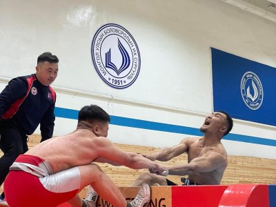 Yakutian diamond was played at the Mongolian Mas-wrestling Championship