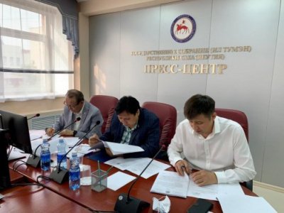 Сенатор Александр Акимов провел в Якутске заседание по вопросам развития мас-рестлинга