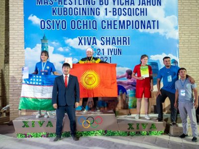 Heroes of the 2nd competition day of the Mas-Wrestling World Cup in Khiva