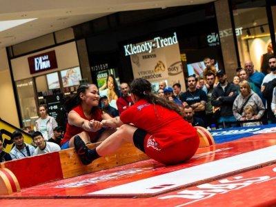 Павел Черноградский, Иван Галкин и Эльдана Болотбекова стали абсолютными чемпионами Европы по мас-рестлингу