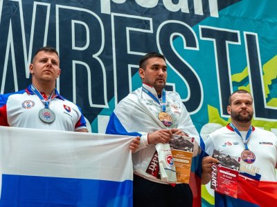 Группа компаний УТУМ Инвест наградила абсолютных чемпионов Европы по мас-рестлингу