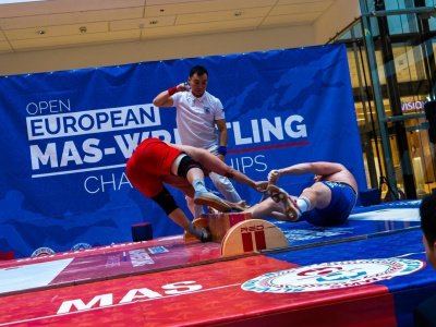 Павел Черноградский, Иван Галкин и Эльдана Болотбекова стали абсолютными чемпионами Европы по мас-рестлингу