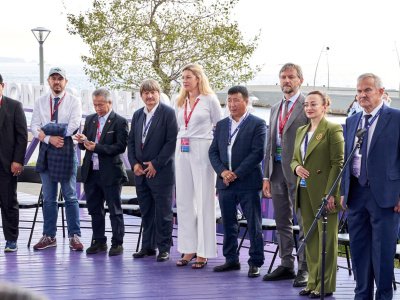 International mas-wrestling teams clash again on Russky Island 