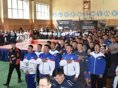 The police of Mongolia have risen to the platform of mas-wrestling!